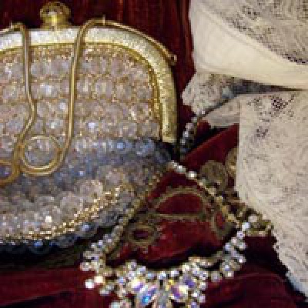jewels-bags-textile-fashion-vintage-retro-old-antique-jewelry-handbags