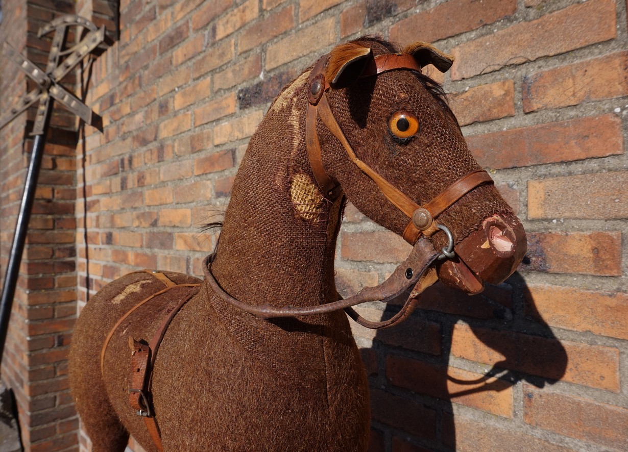 moe sessie De volgende antiek vintage houten schommelpaard, trekpaard op wielen