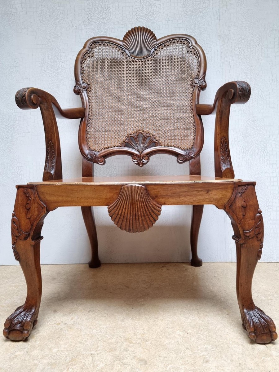 Chippendale-caned-Bergere-fauteuil-armchair-cabriole-lion-claw-ball-feet-webbing-antique-armstoel-rotan