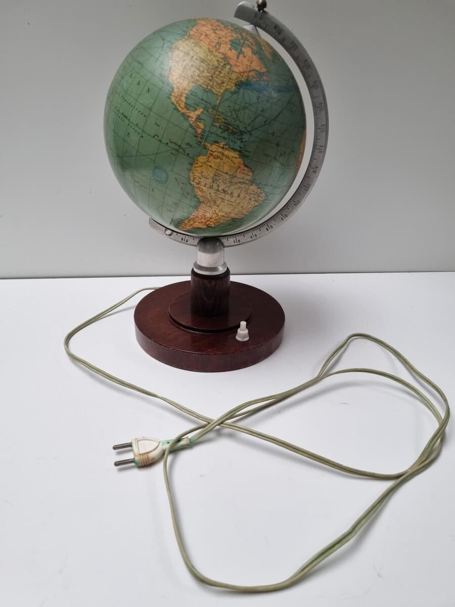 Glazen-globe-wereldbol-oude-vintage-SVH-staatkundige-tafel-model-verlichting-lamp-Nederlandse-glass-globe-world-Dutch