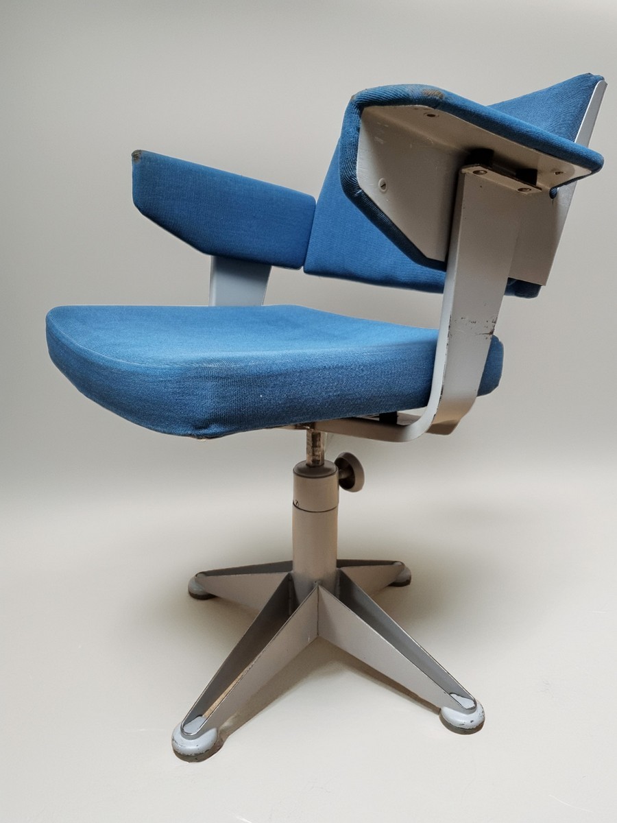 Revolve-Friso-Kramer-Ahrend-de-Cirkel-eerste-editie-first-edition-office-desk-swivel-chair-bureaustoel-