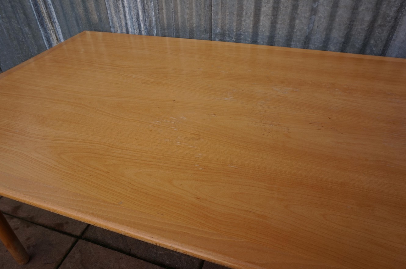 Vintage Scandinavische tafel stijl Simon Legald en Nicholai Wiig Hansen