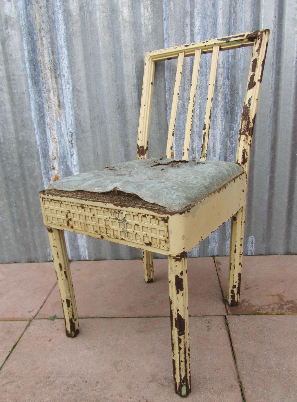 Plak opnieuw Geschatte Uitstroom Antiek industrieel vintage ijzeren meubel, stoel, decor stuk