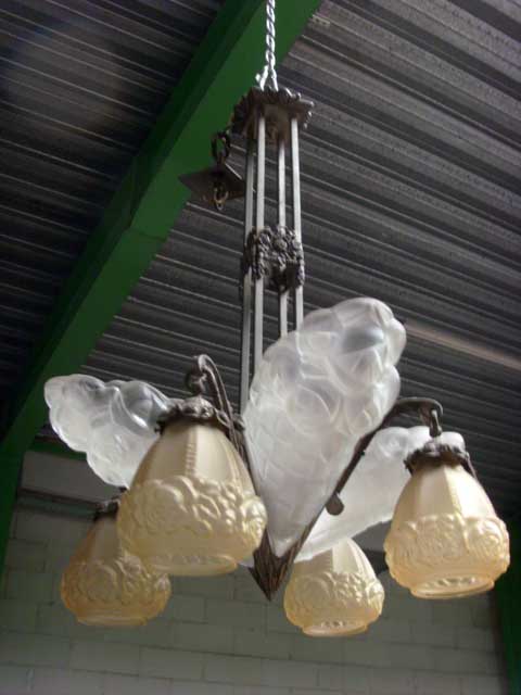 Franse deco Degue hanglamp/kroonluchter in persglas gevat in bronzen montuur