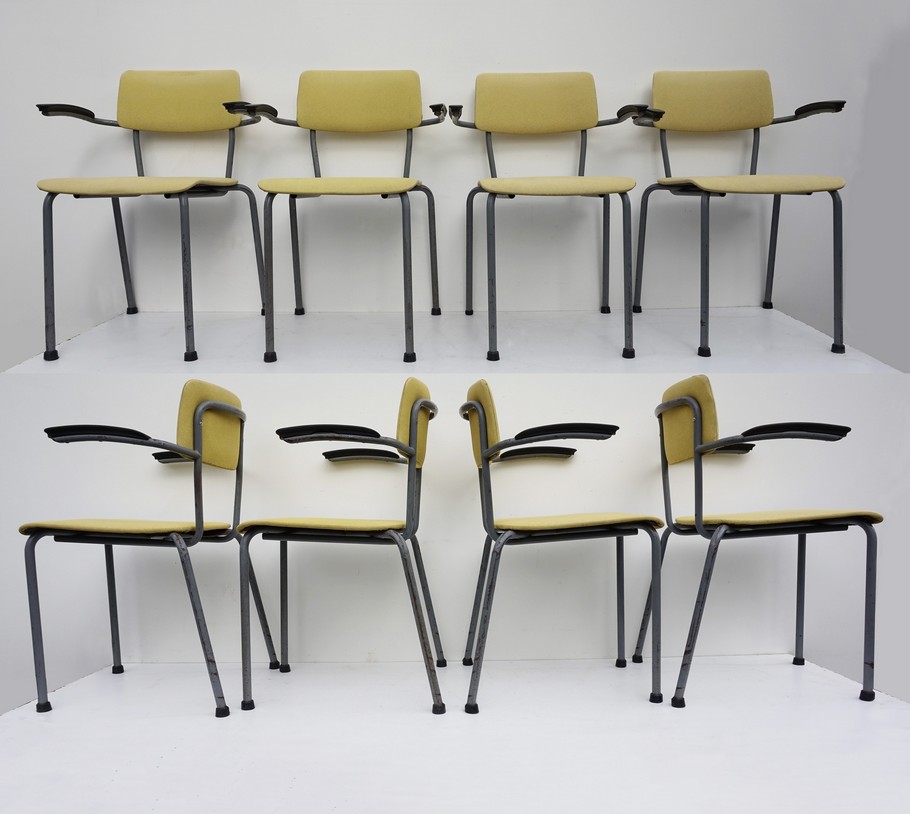 Vintage industriele stoelen Friso Kramer voor Ahrend de Cirkel armstoelen, buisframe