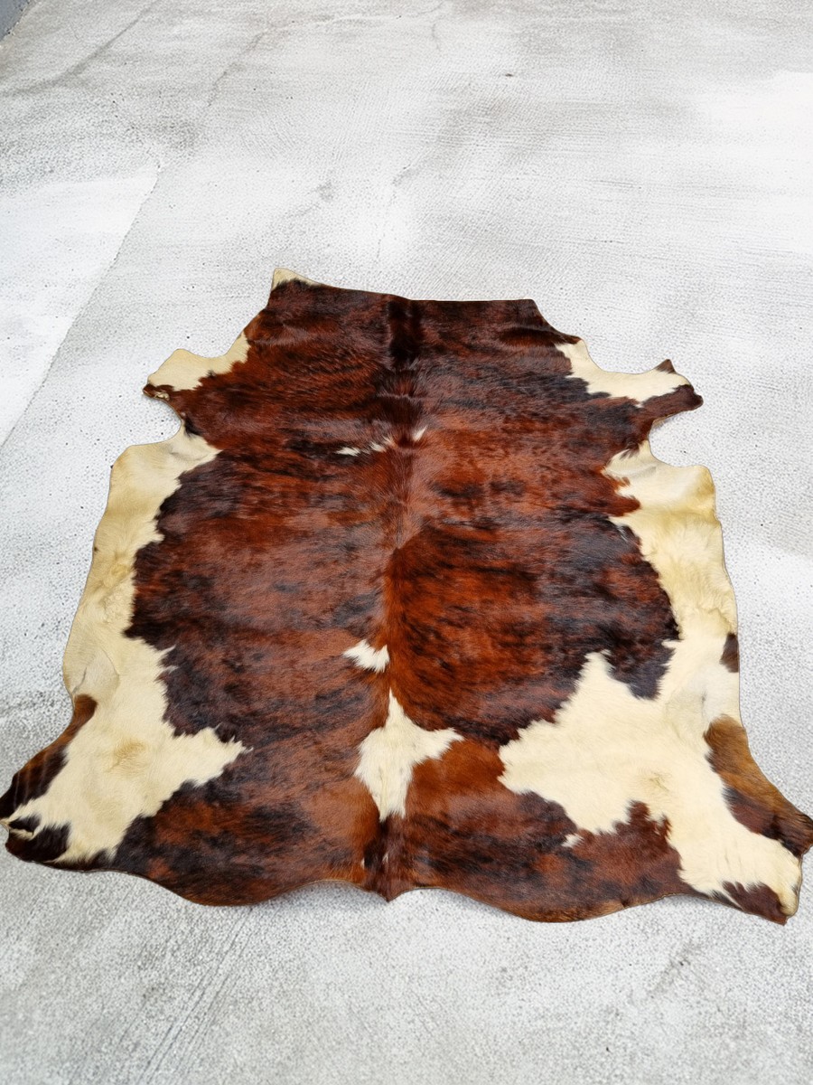 koevel-koeienhuid-koeienvel-vloerkleed-koeien-kleed-cowhide-koeienvacht-nieuw-vintage-bruin