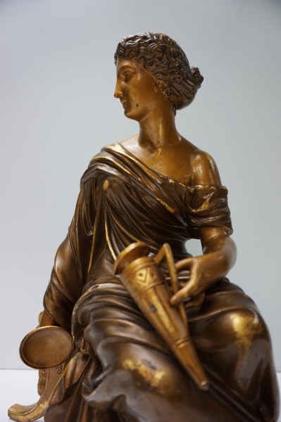 Aizelin-samac-bronze-sculpture-female-Greek-Roman-amphora-lionskin-vrouw-leeuwenvel-Grieks-Romeins-beeld