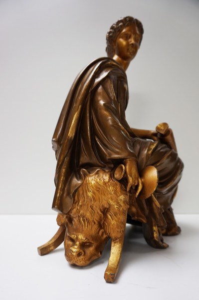 Aizelin-samac-bronze-sculpture-female-Greek-Roman-amphora-lionskin-vrouw-leeuwenvel-Grieks-Romeins-beeld