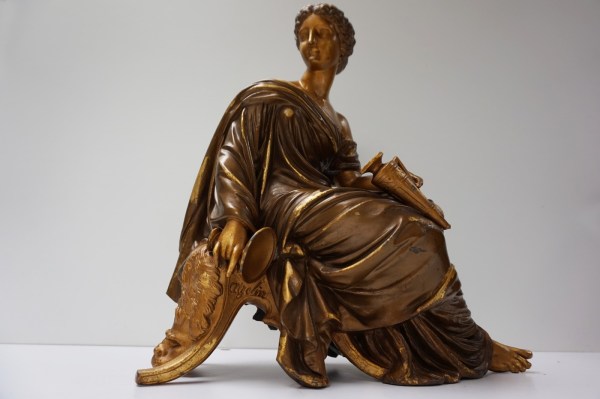 Aizelin-samac-bronze-sculpture-female-Greek-Roman-amphora-lionskin-vrouw-leeuwenvel-Grieks-Romeins-beeld