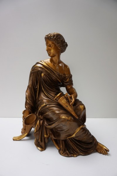 Aizelin-samac-bronze-sculpture-female-Greek-Roman-amphora-lionskin-vrouw-leeuwenvel-Grieks-Romeins-beeld