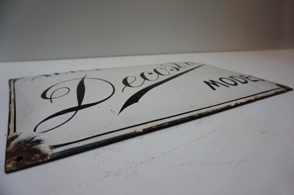 Alice-Decostre-Modes-emailleries-koekelberg-antiek-emaille-bord-modehuis-enamel-sign-ancien-plaque-emaillee-02