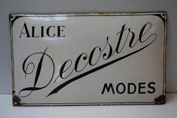 Alice-Decostre-Modes-emailleries-koekelberg-antiek-emaille-bord-modehuis-enamel-sign-ancien-plaque-emaillee-09