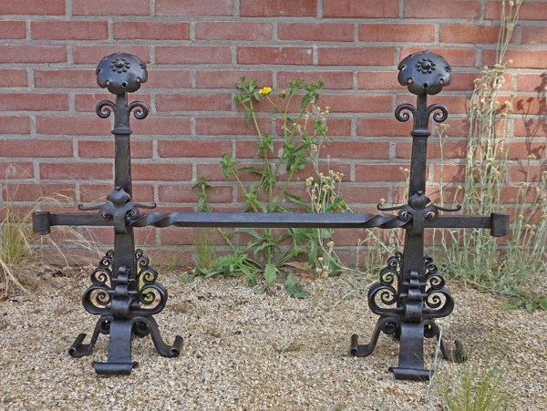 Amsterdamse-school-haardijzers-Winkelman-vanderBijl-Piet-Kramer-smeedijzer-vuurbokken-andirons-cast-iron-firedogs-2
