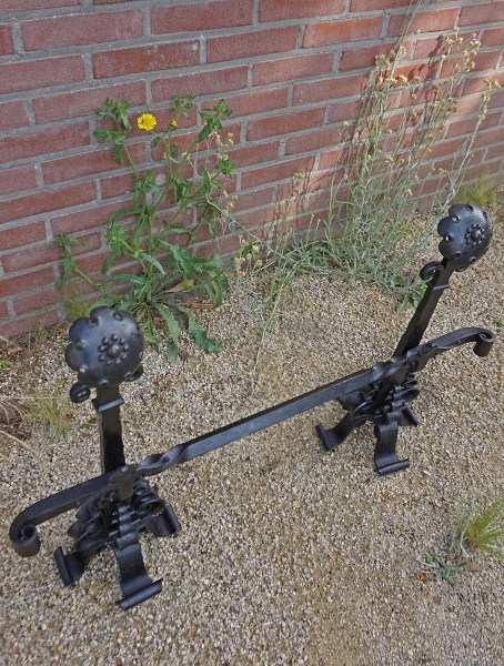 Amsterdamse-school-haardijzers-Winkelman-vanderBijl-Piet-Kramer-smeedijzer-vuurbokken-andirons-cast-iron-firedogs-4