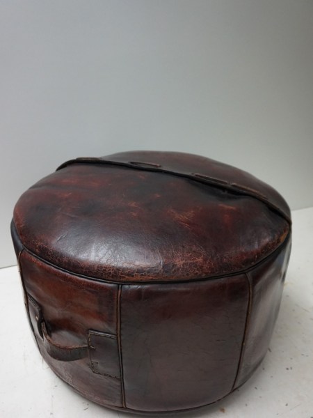 Angel-Pazmino-zadel-leren-poef-stool-ottoman-pouf-Meubles-de-Estillo-Peru-Mexico-Mayan-saddle-leather-vintage-00002