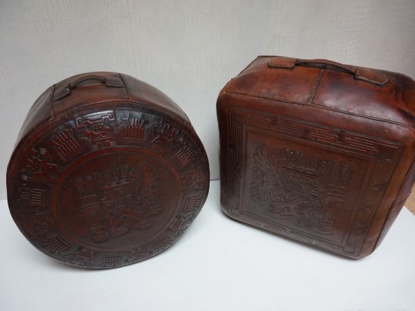 Angel-Pazmino-zadel-leren-poef-stool-ottoman-pouf-Meubles-de-Estillo-Peru-Mexico-Mayan-saddle-leather-vintage-00008