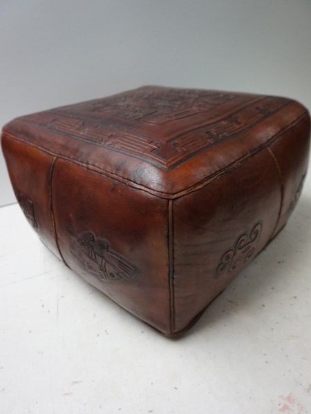 Angel-Pazmino-zadel-leren-poef-stool-ottoman-pouf-Meubles-de-Estillo-Peru-Mexico-Mayan-saddle-leather-vintage-00015
