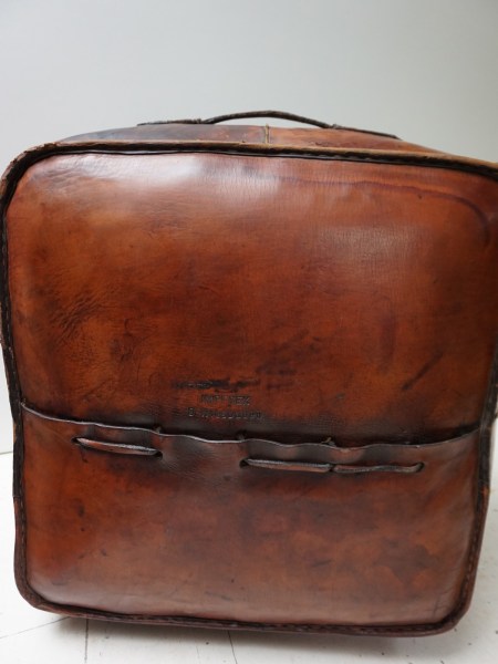 Angel-Pazmino-zadel-leren-poef-stool-ottoman-pouf-Meubles-de-Estillo-Peru-Mexico-Mayan-saddle-leather-vintage-00020