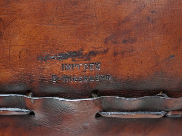 Angel-Pazmino-zadel-leren-poef-stool-ottoman-pouf-Meubles-de-Estillo-Peru-Mexico-Mayan-saddle-leather-vintage-00021