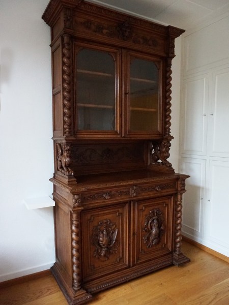 Antique-hunting-buffet-library-sideboard-cabinet-lodge-jachtkast-jagerskast-vitrinekast