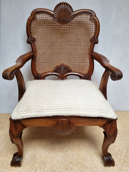 Bergere-armchair-armstoel-fauteuil-antique-thomas-chippendale-claw-ball-rattan-rotan-antieke