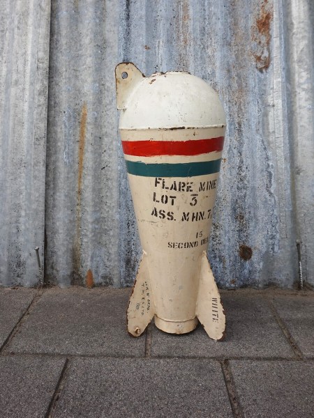 British-Flare-Mining-Firing-granaat-Veilig-inert-leeg-safe-grenade-military-collectible-decorative-man-cave-1970-00001
