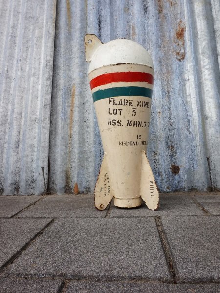 British-Flare-Mining-Firing-granaat-Veilig-inert-leeg-safe-grenade-military-collectible-decorative-man-cave-1970-00003