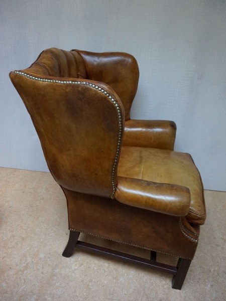 Chesterfield-fauteuil-cognac-armchair-wing-wingback-oorfauteuil-vintage-midcentury-verweerd-patina-003