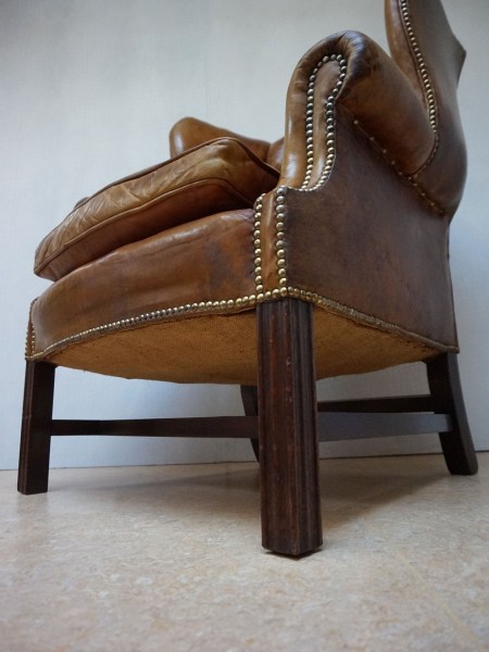 Chesterfield-fauteuil-cognac-armchair-wing-wingback-oorfauteuil-vintage-midcentury-verweerd-patina-007