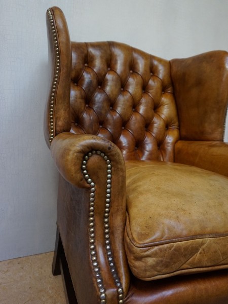 Chesterfield-fauteuil-cognac-armchair-wing-wingback-oorfauteuil-vintage-midcentury-verweerd-patina-010