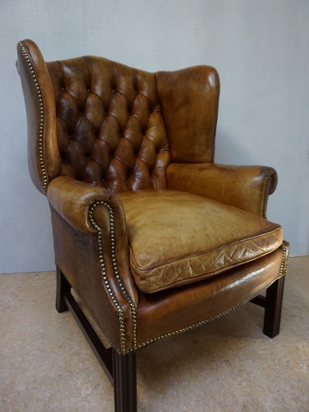 Chesterfield-fauteuil-cognac-armchair-wing-wingback-oorfauteuil-vintage-midcentury-verweerd-patina-011