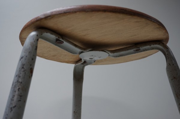 Friso-Kramer-Ahrend-Cirkel-architectenkruk-tekenkruk-werkkruk-atelier-kruk-stool-vintage-weathered