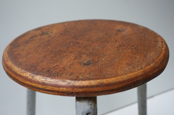 Friso-Kramer-Ahrend-Cirkel-architectenkruk-tekenkruk-werkkruk-atelier-kruk-stool-vintage-weathered