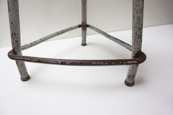 Friso-Kramer-Ahrend-Cirkel-architectenkruk-tekenkruk-werkkruk-atelier-kruk-stool-vintage-weathered