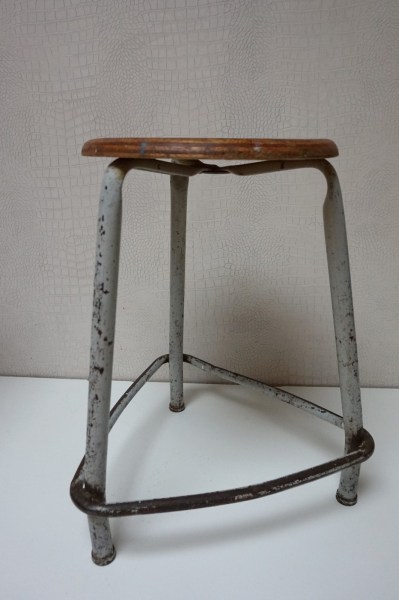 Friso-Kramer-Ahrend-Cirkel-architectenkruk-tekenkruk-werkkruk-atelier-kruk-stool-vintage-weathered
