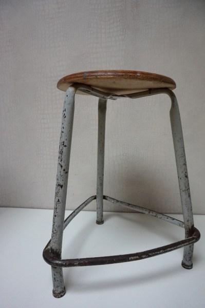Friso-Kramer-Ahrend-Cirkel-architectenkruk-tekenkruk-werkkruk-atelier-kruk-stool-vintage-weathered