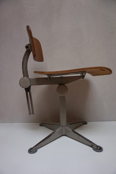 Friso-Kramer-Ahrend-de-Cirkel-bureaustoel-werkstoel-tekenstoel-drafting-chair-industrial-vintage