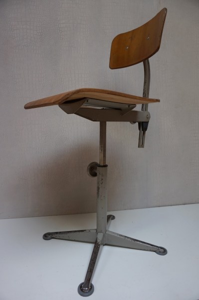 Friso-Kramer-Ahrend-de-Cirkel-bureaustoel-werkstoel-tekenstoel-drafting-chair-industrial-vintage