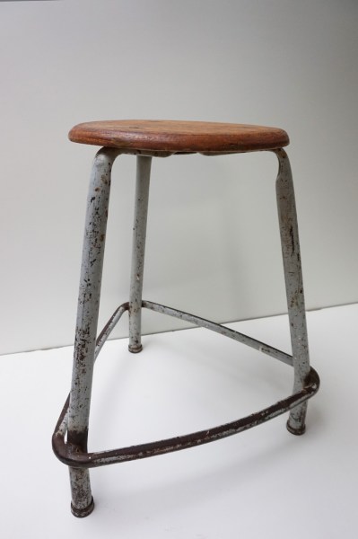 Friso-Kramer-Ahrend-Cirkel-architectenkruk-tekenkruk-werkkruk-atelier-kruk-stool-vintage-weathered