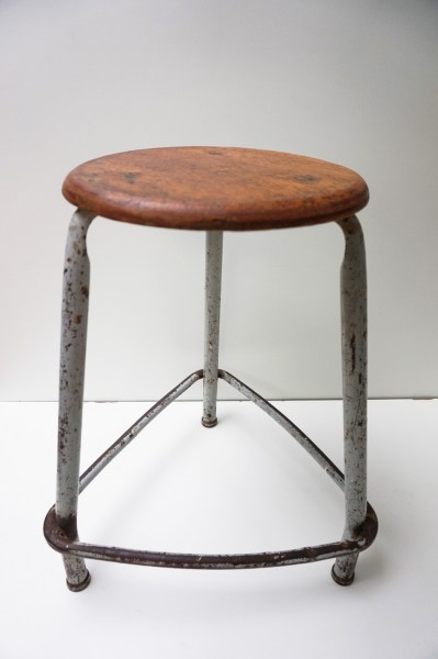 Friso-Kramer-Ahrend-Cirkel-architectenkruk-tekenkruk-werkkruk-atelier-kruk-stool-vintage-weathered