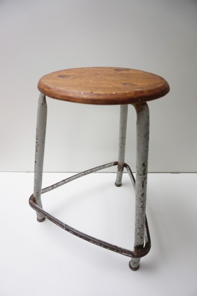 Friso-Kramer-Ahrend-Cirkel-architectenkruk-tekenkruk-werkkruk-atelier-kruk-stool-vintage-weathered
