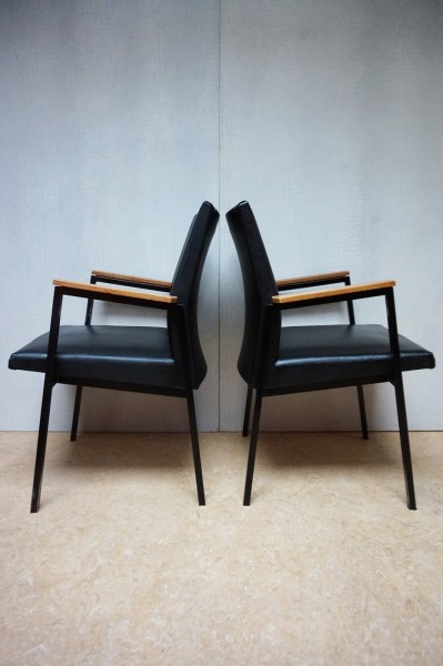 Gijs-vanderSluis-Tijsseling-Martin-Visser-Spectrum-Dutch-design-armchairs-conference-dining-chairs-04