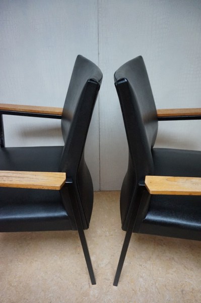 Gijs-vanderSluis-Tijsseling-Martin-Visser-Spectrum-Dutch-design-armchairs-conference-dining-chairs-06