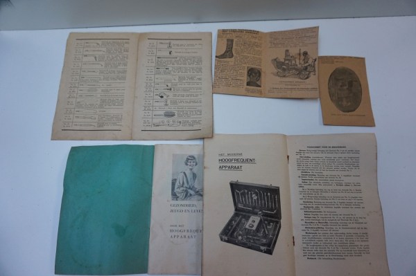Helio-lux-elektrotherapie-apparaat-ultraviolet-hoogfrequentie-geneeskundig-kabinet-medisch-toestel-vintage-instrument-