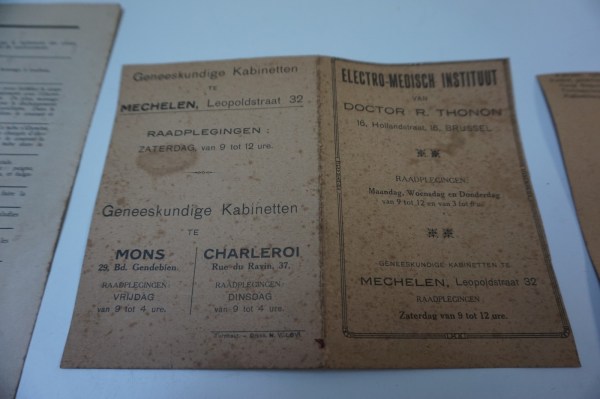 Helio-lux-elektrotherapie-apparaat-ultraviolet-hoogfrequentie-geneeskundig-kabinet-medisch-toestel-vintage-instrument-