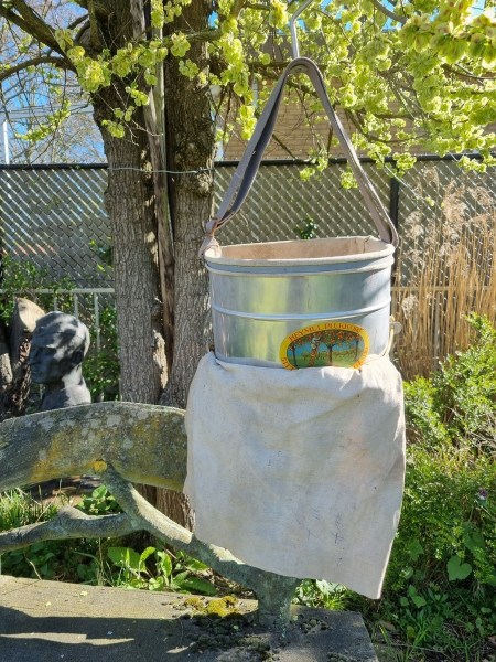 Heymul-appel-plukemmer-plukkorf-fruitplukemmer-plukmand-appelplukemmer-vintage-apple-pickers-bucket-basket-fruitkraam-00002