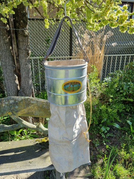 Heymul-appel-plukemmer-plukkorf-fruitplukemmer-plukmand-appelplukemmer-vintage-apple-pickers-bucket-basket-fruitkraam-00003
