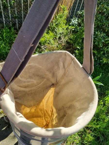 Heymul-appel-plukemmer-plukkorf-fruitplukemmer-plukmand-appelplukemmer-vintage-apple-pickers-bucket-basket-fruitkraam-00005