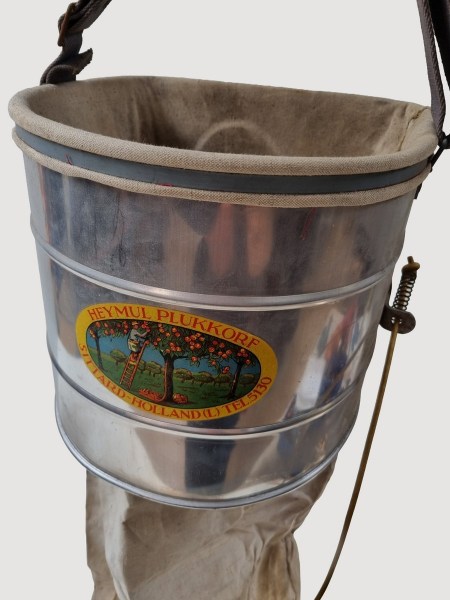 Heymul-appel-plukemmer-plukkorf-fruitplukemmer-plukmand-appelplukemmer-vintage-apple-pickers-bucket-basket-fruitkraam-00009