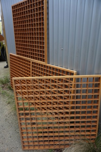 Scandinavische-jaren-70-traliewerk-plafondplaten-houten-raster-plafond-platen--afscheidingsscherm-panelen-roomdivider-retro-vintage-systeemplafond-trellis-traliepanelen